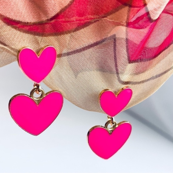 Barbie Style Heart Shaped Earring Hot Bright Pink - NWOT - Picture 2 of 14